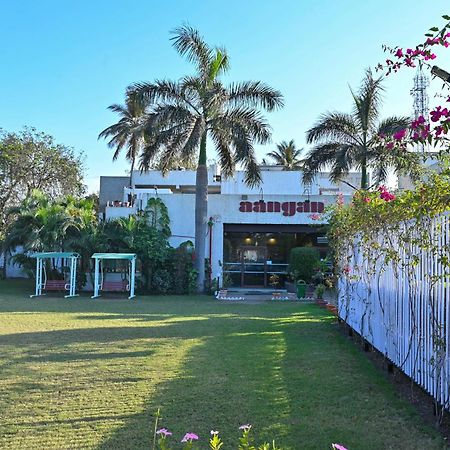 Chryso Hotels Pvt Ltd Ankleshwar Екстериор снимка
