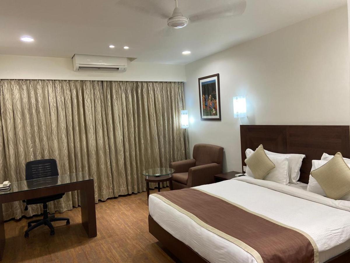 Chryso Hotels Pvt Ltd Ankleshwar Екстериор снимка