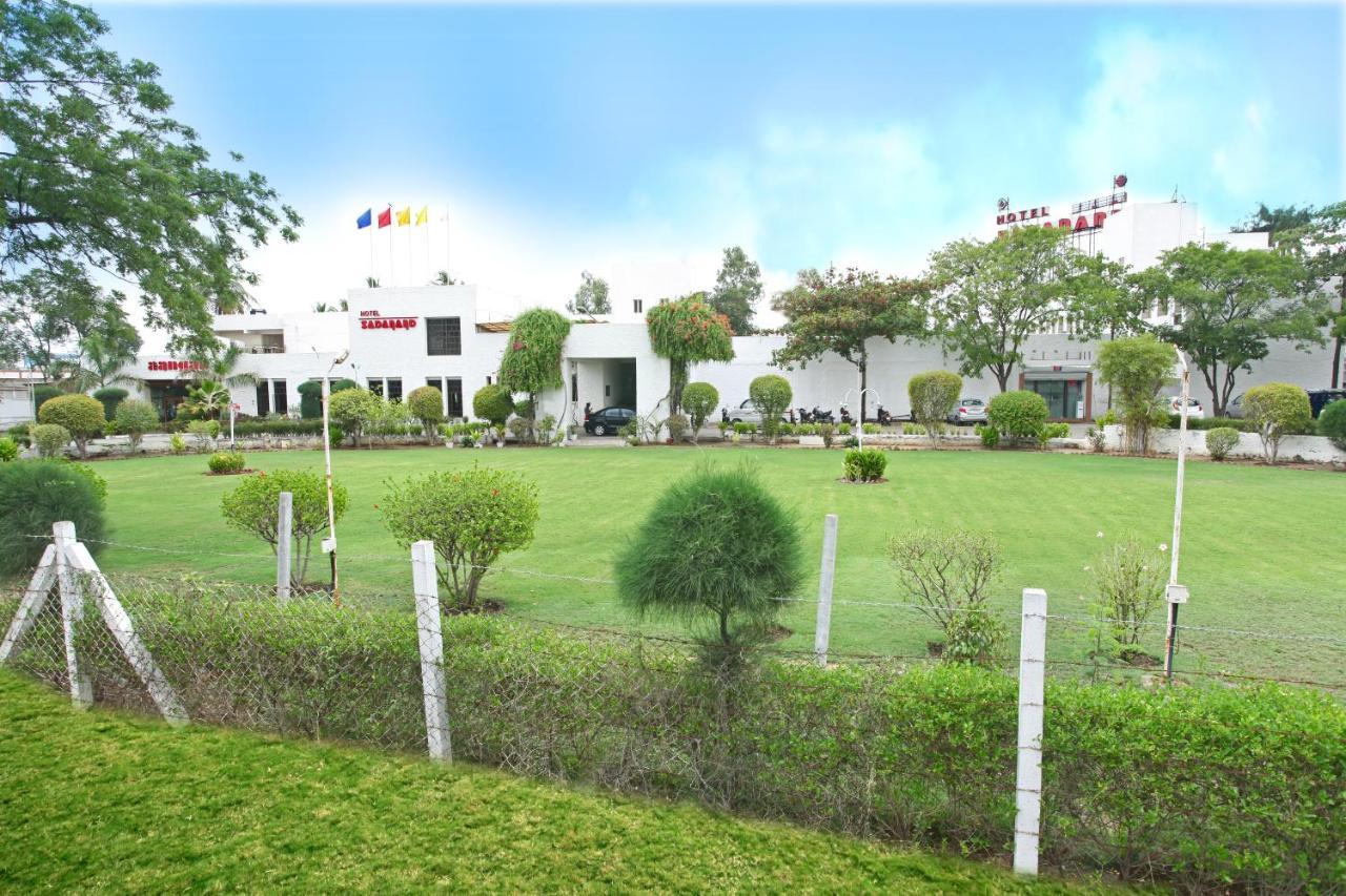 Chryso Hotels Pvt Ltd Ankleshwar Екстериор снимка