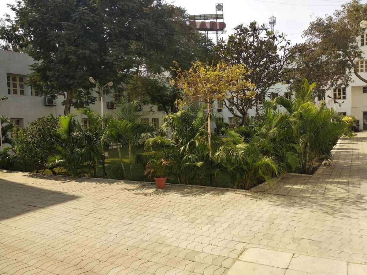 Chryso Hotels Pvt Ltd Ankleshwar Екстериор снимка