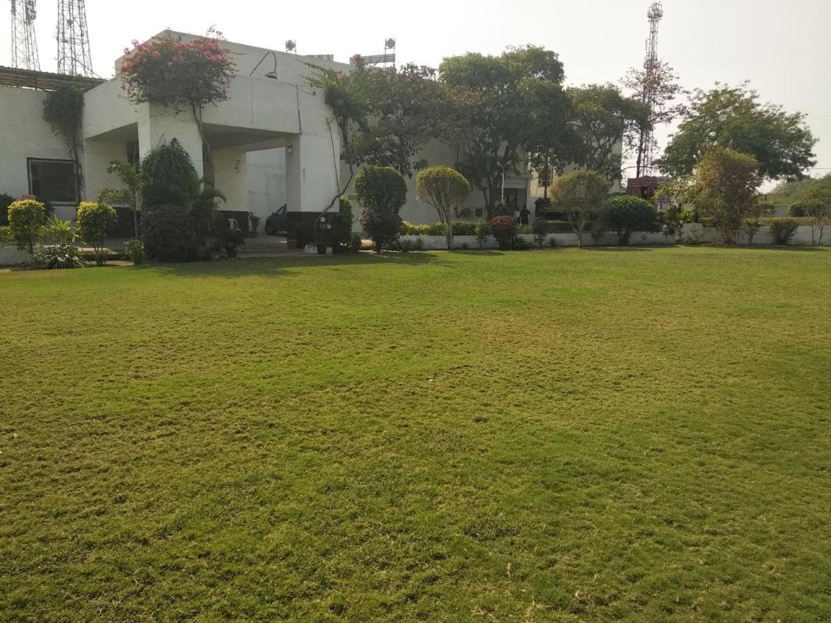 Chryso Hotels Pvt Ltd Ankleshwar Екстериор снимка