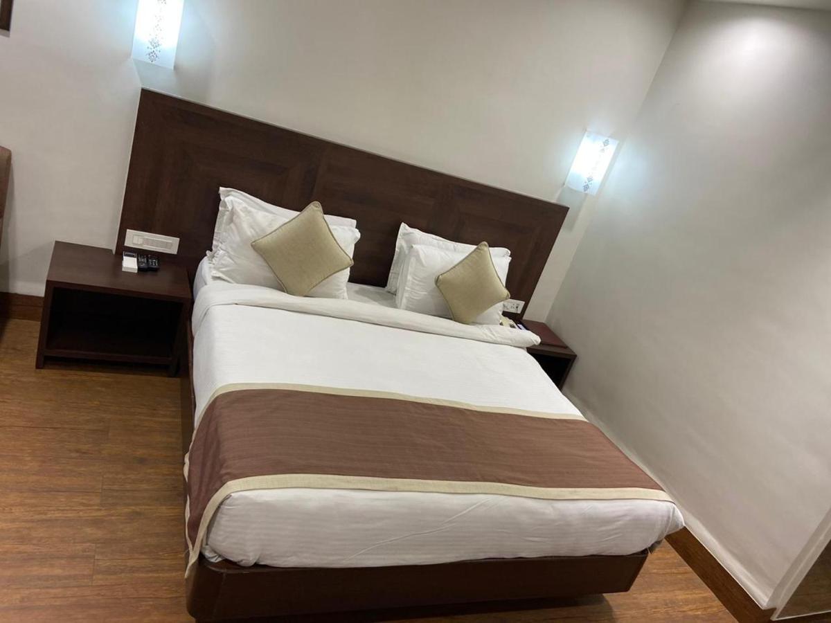Chryso Hotels Pvt Ltd Ankleshwar Екстериор снимка