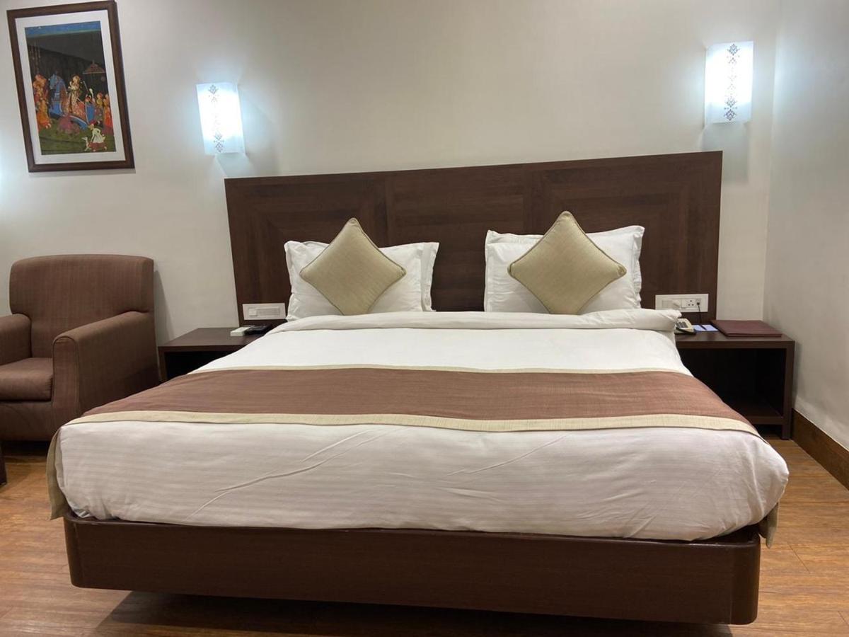 Chryso Hotels Pvt Ltd Ankleshwar Екстериор снимка