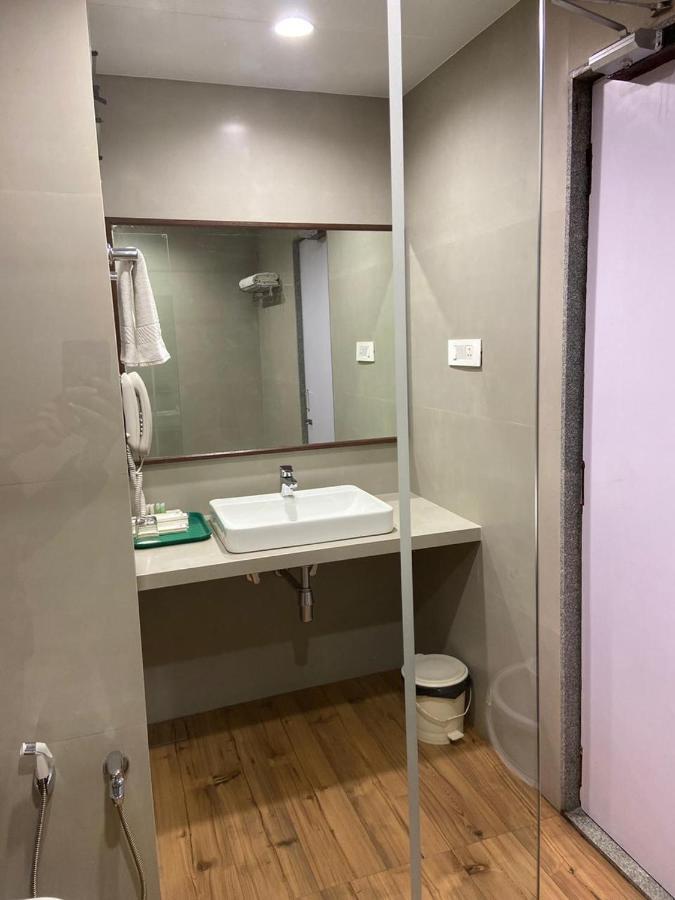 Chryso Hotels Pvt Ltd Ankleshwar Екстериор снимка
