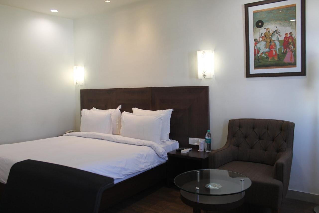 Chryso Hotels Pvt Ltd Ankleshwar Екстериор снимка