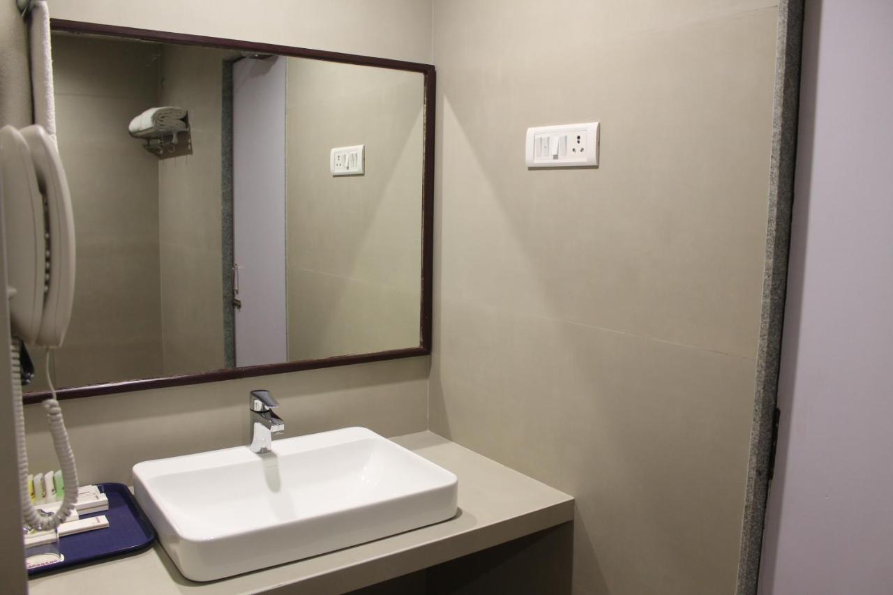 Chryso Hotels Pvt Ltd Ankleshwar Екстериор снимка