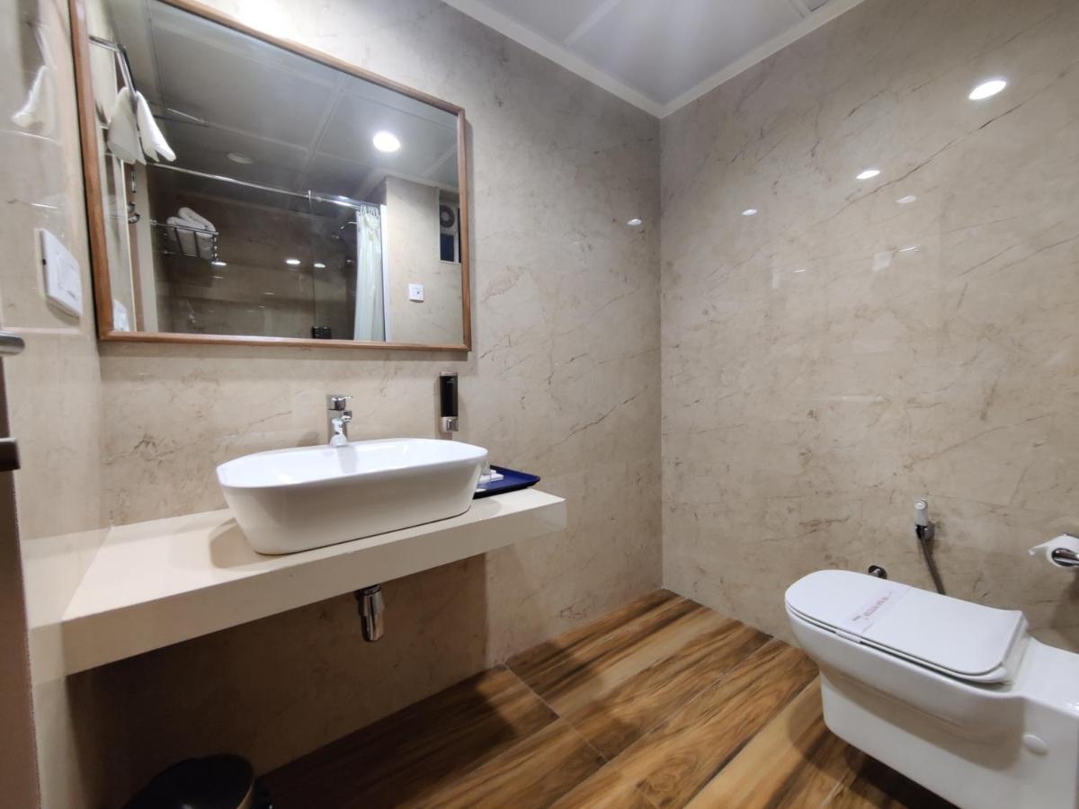 Chryso Hotels Pvt Ltd Ankleshwar Екстериор снимка