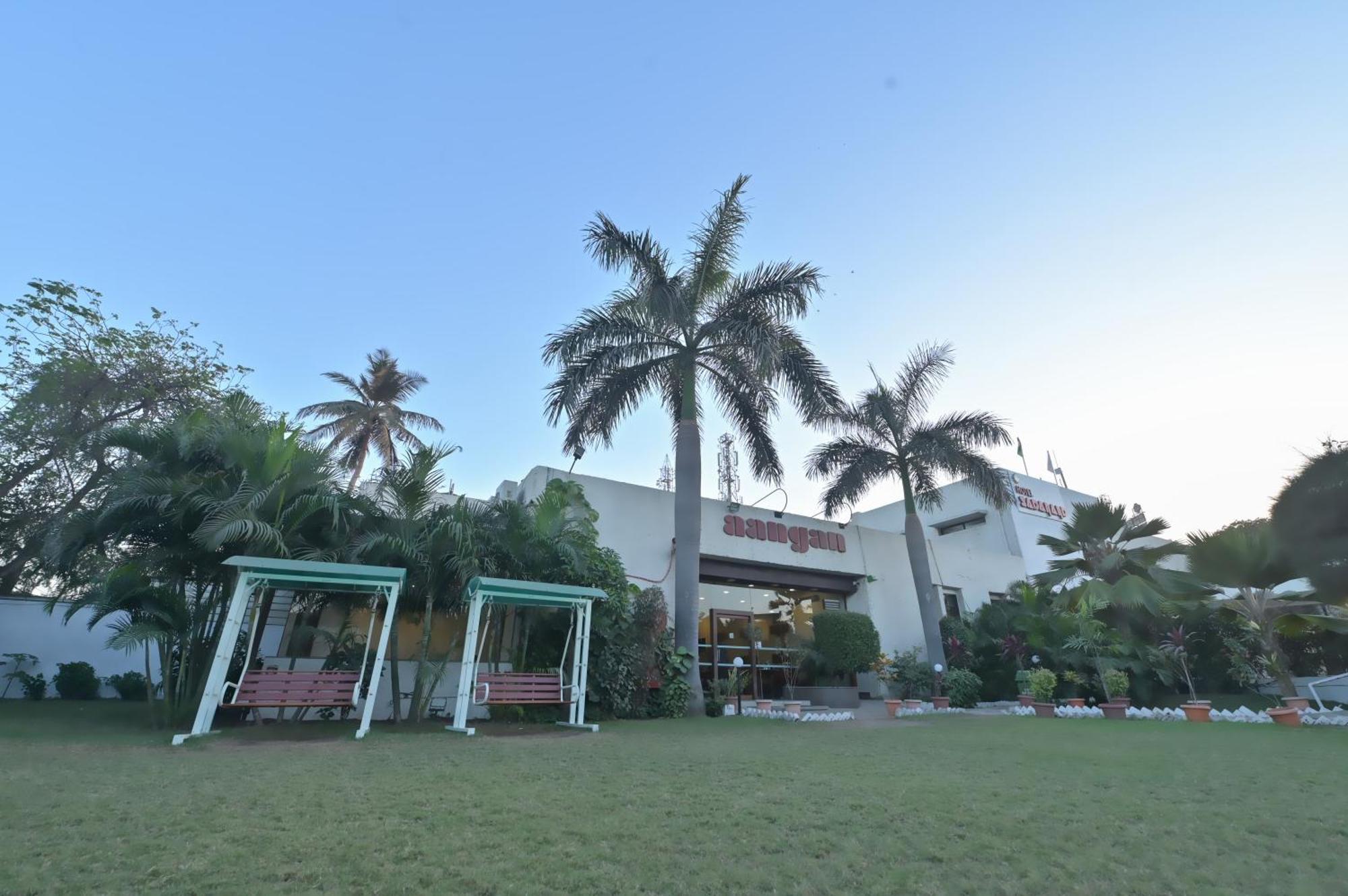 Chryso Hotels Pvt Ltd Ankleshwar Екстериор снимка