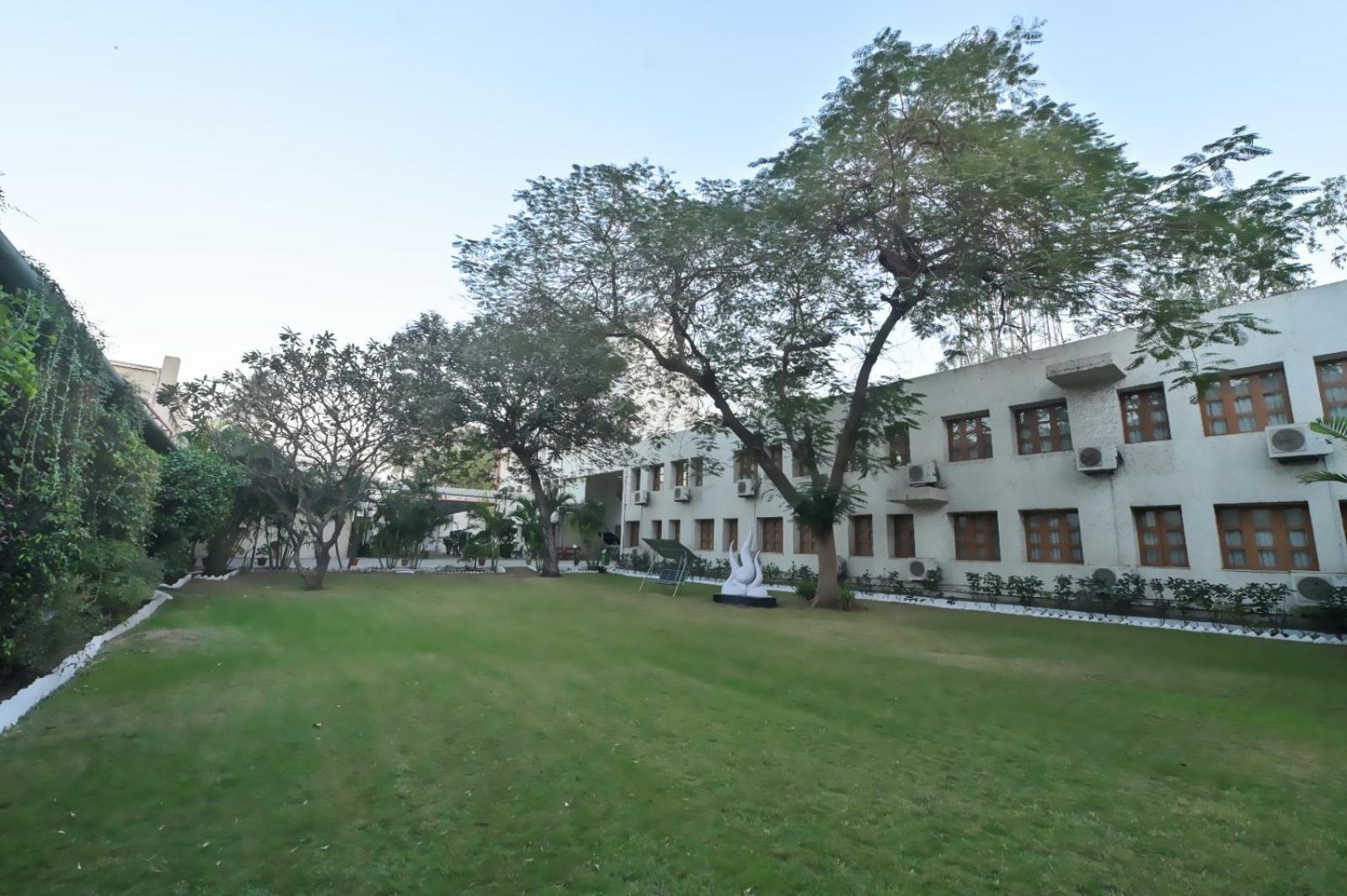 Chryso Hotels Pvt Ltd Ankleshwar Екстериор снимка