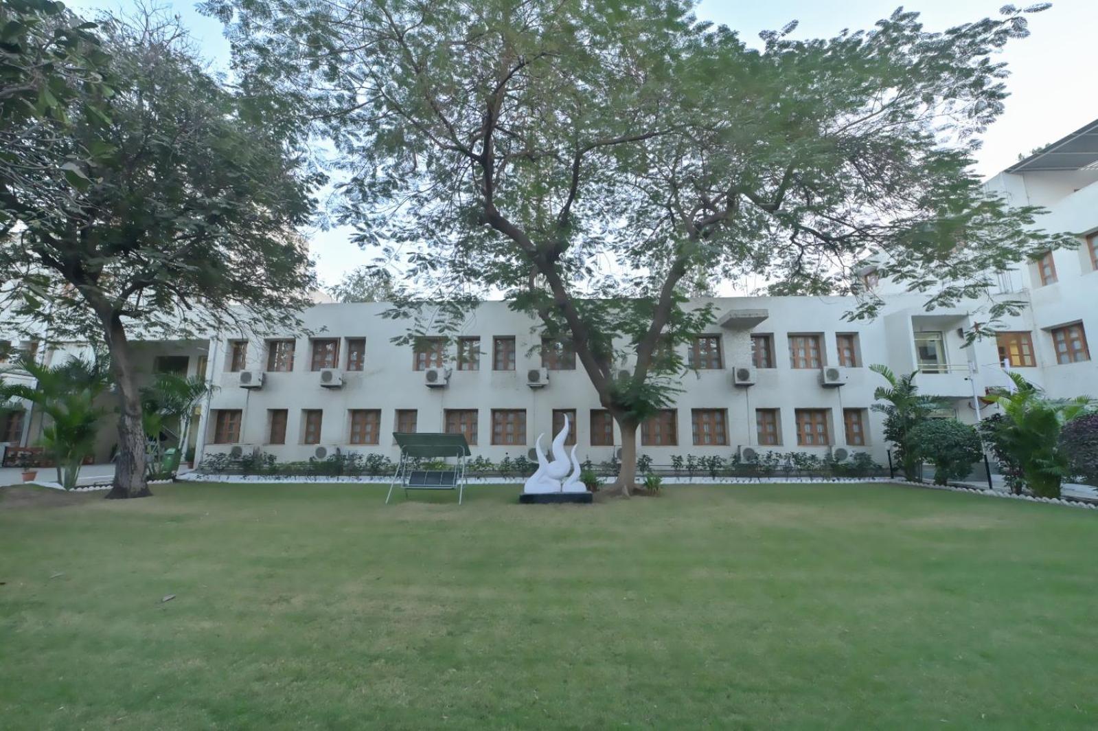 Chryso Hotels Pvt Ltd Ankleshwar Екстериор снимка