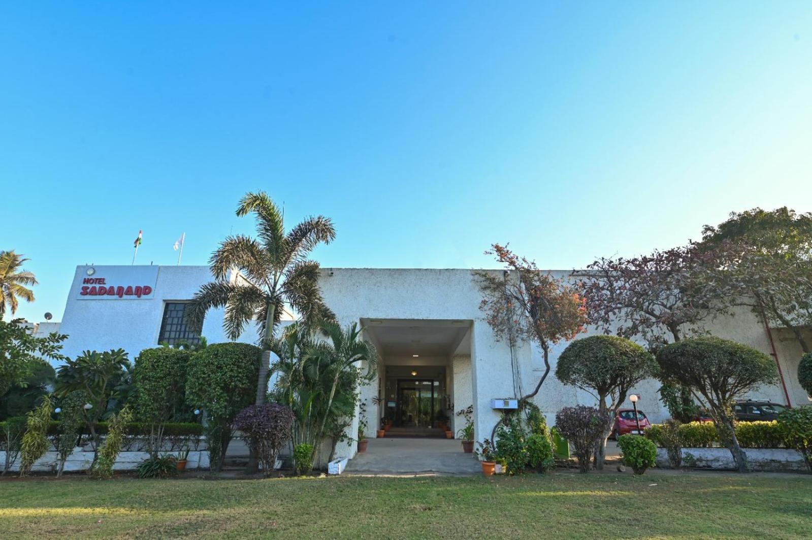 Chryso Hotels Pvt Ltd Ankleshwar Екстериор снимка