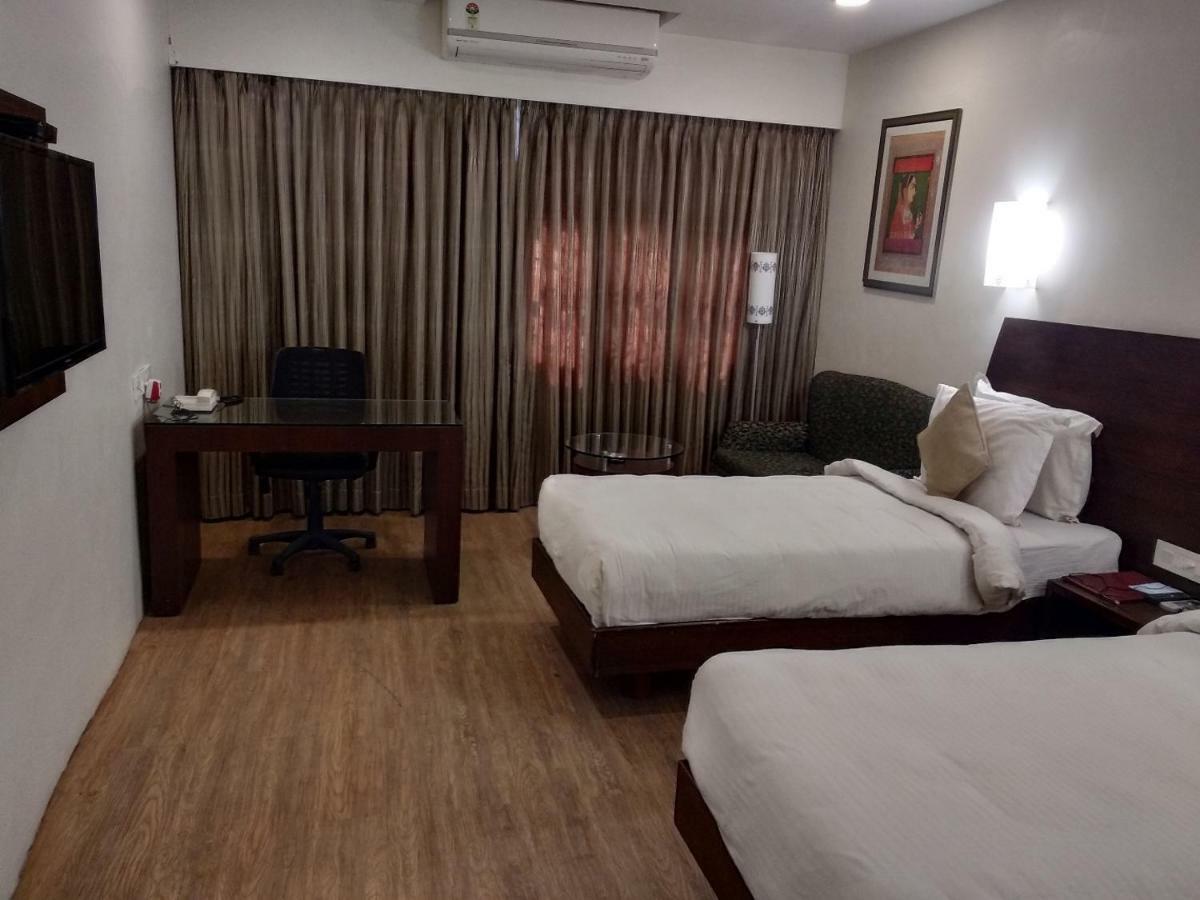 Chryso Hotels Pvt Ltd Ankleshwar Екстериор снимка